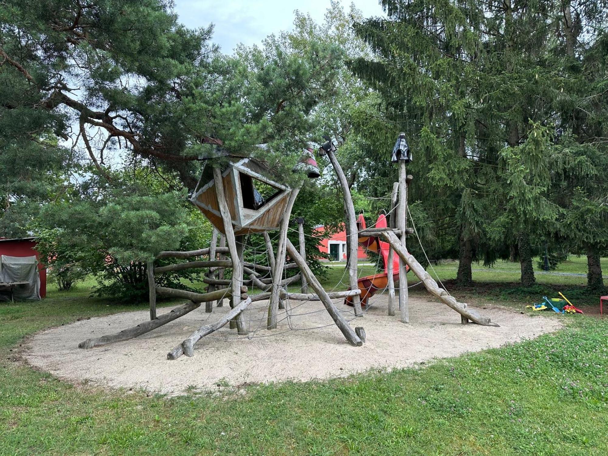Bed & Breakfast Am Waldguertel Forst  Buitenkant foto