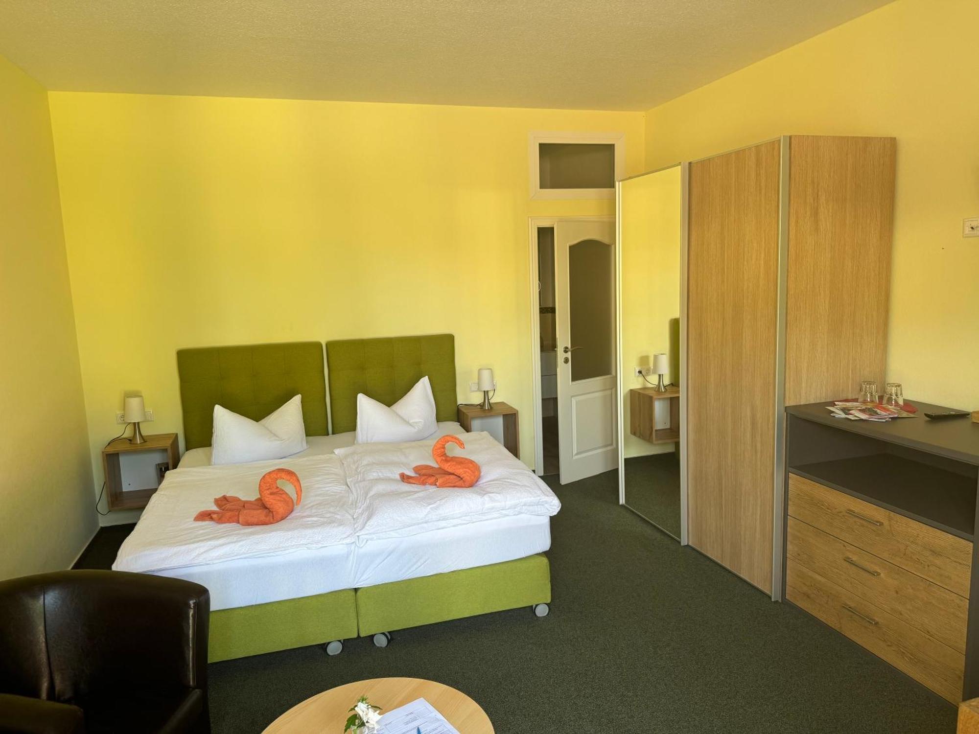 Bed & Breakfast Am Waldguertel Forst  Buitenkant foto