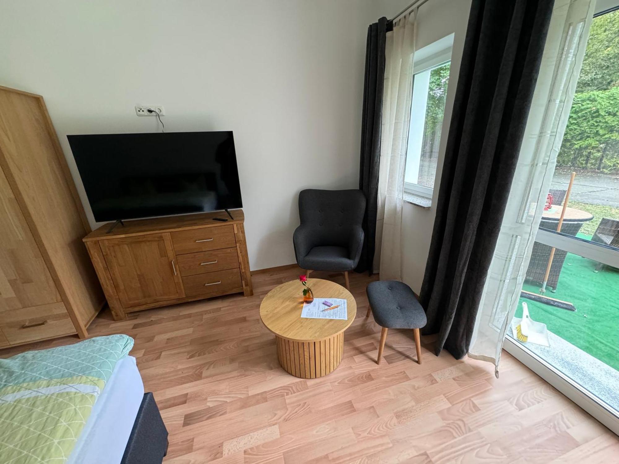 Bed & Breakfast Am Waldguertel Forst  Buitenkant foto